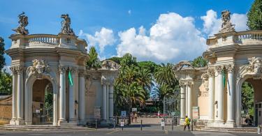 Borghese Park'ında yer alan Roma Hayvanat Bahçesi - Bioparco Girişi