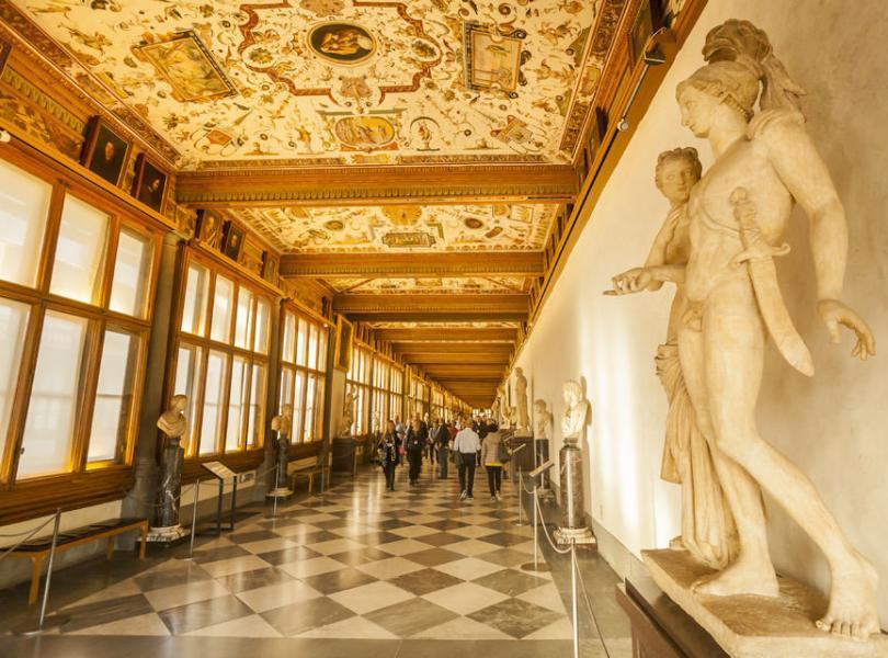 Uffizi Galerisi Koridorları - Antik Roma ve Yunan Heykelleri