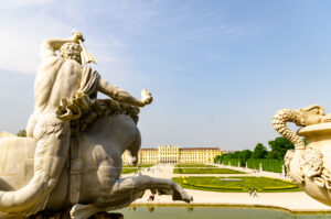 Schönbrunn Sarayı'nı Viyana Pass kart ile ziyaret edebilirsiniz.