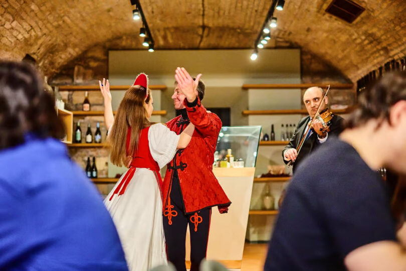 Macar Folklor Dans Gösterisi